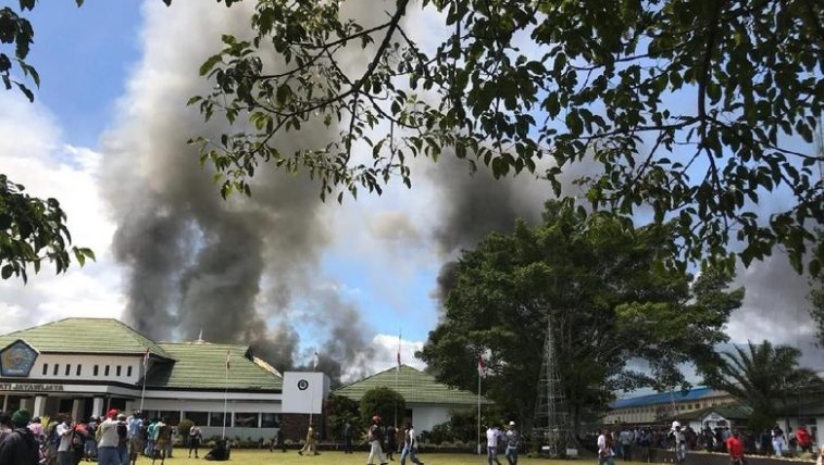 Gambar Kerusuhan di Wamnea gara gara isu rasial