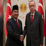 Presiden Turki Recep Tayyip Erdogan (kanan) bertemu Menteri Pertahanan Indonesia Prabowo Subianto. Foto/Anadolu