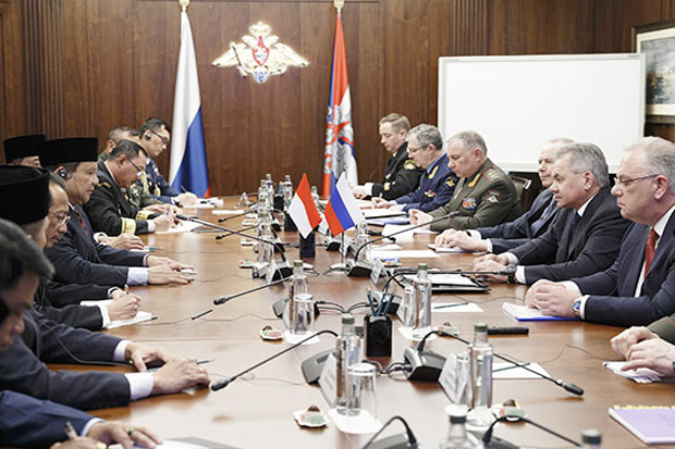 Menteri Pertahanan Indonesia Prabowo Subianto bertemu dengan Menteri Pertahanan Rusia Sergei Shoigu. Foto/Kementerian Pertahanan Rusia