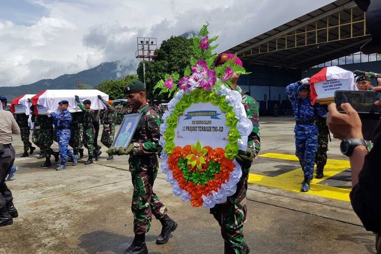 Dilepas Secara Militer, 8 Jenazah Korban Helikopter MI 17 Dipulangkan