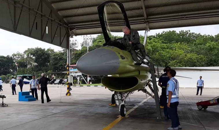 Pesawat F-16 TNI AU di upgrade