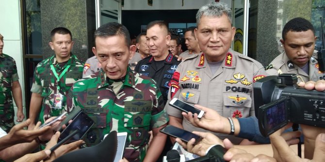 Personel TNI pukuli polisi dan rusak mapolsek di Tapanuli Utara. ©2020 Merdeka.com/Yan Muhardiansyah