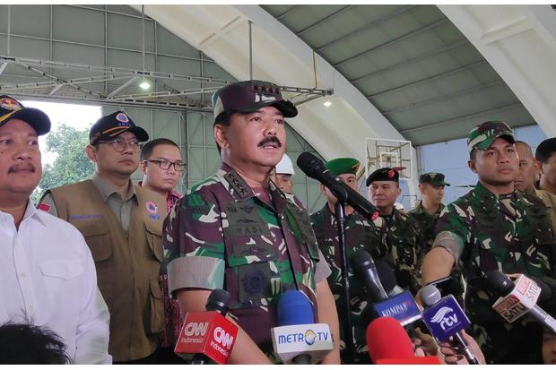 Panglima TNI Marsekal Hadi Tjahjanto melepas pemberangkatan delegasi Indonesia (Satgas Garuda RI) untuk membantu penanganan karhutla di Australia. Foto/SINDOnews/Okto Rizki Alpino