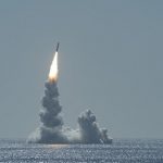 Kapal selam Amerika Serikat saat menguji tembak rudal balistik Trident II. Foto/Global Look Press/US Navy