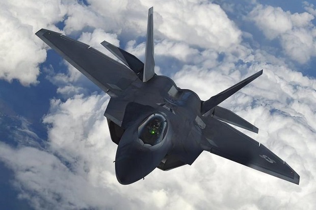 Pesawat jet tempur siluman F-22 Raptor Angkatan Udara Amerika Serikat. Foto/REUTERS