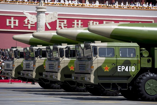 Rudal-rudal DF-26 China yang dijuluki sebagai rudal pembunuh kapal induk. Foto/REUTERS