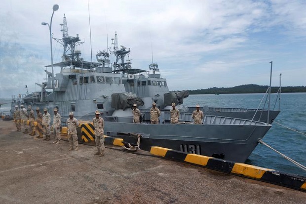 Para tentara Angkatan Laut Kamboja siaga di Pangkalan Angkatan Laut Ream. Foto/REUTERS/Samrang Pring