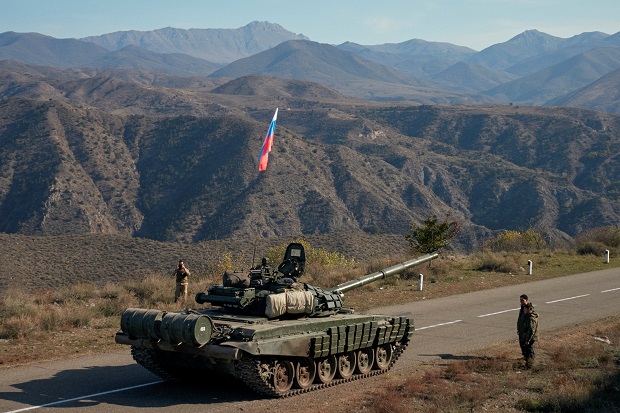 Kementerian Pertahanan Rusia mengatakan Menteri Pertahanan Rusia dan Turki sepakati pembentukan pusat pengawasan bersama untuk memantau gencatan senjata di Nagorno-Karabakh. Foto/REUTERS