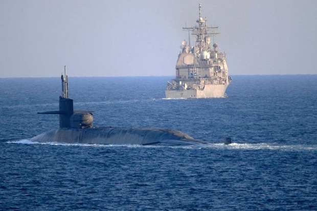 Kapal selam bertenaga nuklir Angkatan Laut Amerika Serikat, USS Georgia, muncul di Selat Hormuz yang dekat dengan wilayah Iran, Senin (21/12/2020). Foto/MCS2 Indra Beaufort/US Navy