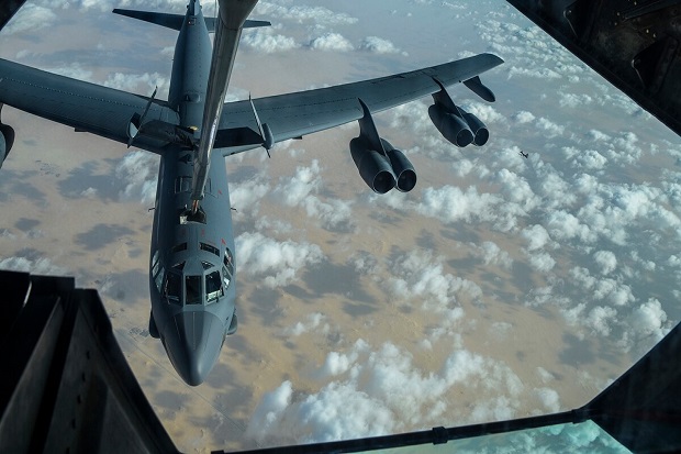 Pesawat pembom B-52 Stratofortress Amerika Serikat beroperasi di atas Teluk Persia, Minggu (17/1/2021). Foto/Senior Airman Aaron Larue Guerrisky/US Air Force