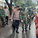 Dokumentasi Humas Polres Jakarta BaratKapolda Metro Jaya Irjen Pol Fadil Imran dan Pangdam Jaya Mayjen TNI Dudung Abdurrachman melakukan pantauan berjalannya PPKM di Pasar Tomang Barat, Tanjung Duren, Selasa (2/2/2021).