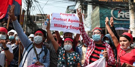 Demo menentang kudeta militer di Myanmar. ©Reuters/Stringer