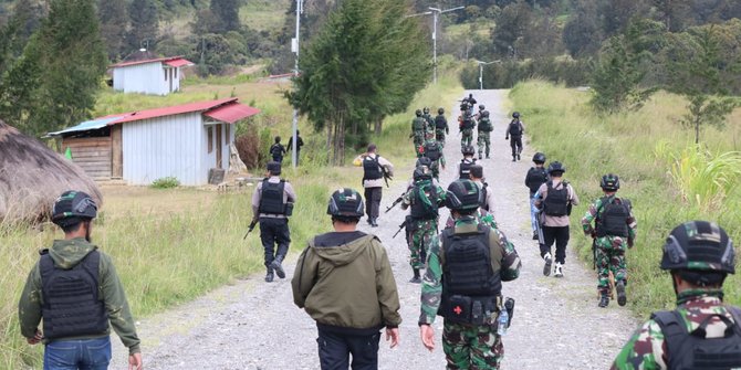 KKB serang TNI-Polri di Puncak Papua.