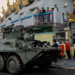 tank militer myanmar di jalanan kota. ©Thet Htoo/AFP