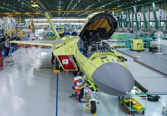 Tempat perakitan terakhir prototipe KF-X 1, yang dirilis ke media pada tanggal 24 Februari. [Foto = Administrasi Program Akuisisi Pertahanan, disediakan oleh National Defense Daily]