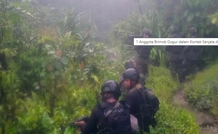 Satgas Nemangkawi mengamankan lapangan terbang Beoga. (Foto: iNews/Andrew Chanry)