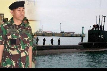 Kolase foto saat Heri Oktavian dilantik menjadi Komandan KRI Nanggala-402 dengan sejumlah personel kapal selam tersebut saat akan bersandar di pelabuhan.