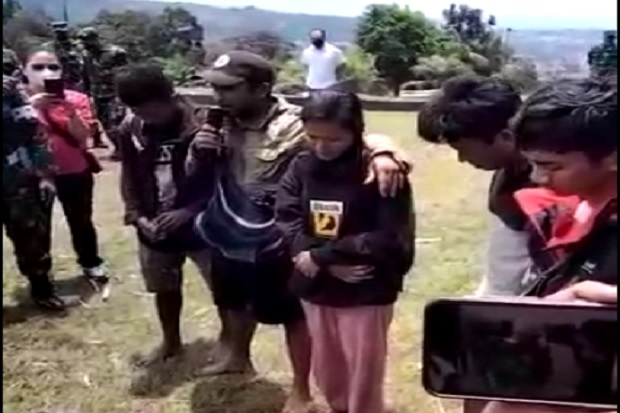 Tangkapan layar video kesaksian tenaga medis yang diserang KKB OPM pimpinan Lamek Taplo di Distrik Kiwirok, Kabupaten Pegunungan Bintang, Papua, pada Senin (13/9/2021) lalu. Foto/Ist.