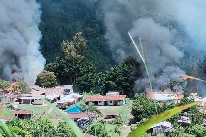 KKB diduga bakar sejumlah fasilitas umum di Kiwirok, Kabupaten Pegunungan Bintang. (ANTARA/HO-pihak ketiga)