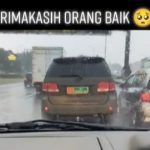 Mobil dinas TNI mengurai kemacetan demi membuka akses mobil ambulans (TikTok)