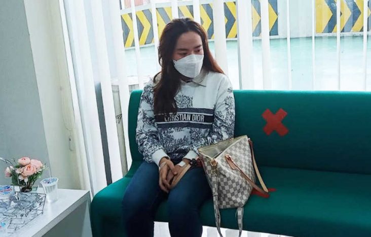 Anggiat Pasaribu alias Rindu, Wanita yang bertengkar dengan Anggota Komisi III DPR RI Fraksi PDI Perjuangan, Arteria Dahlan. (Foto: BeritaSatu/Chairul Fikri)