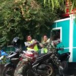 Video perkelahian 1 tentara vs duo polisi viral di media sosial. Insiden itu terjadi Rabu (24/11) sore di Ambon, Maluku. Begini kejadiannya. Foto: Tangkapan Layar