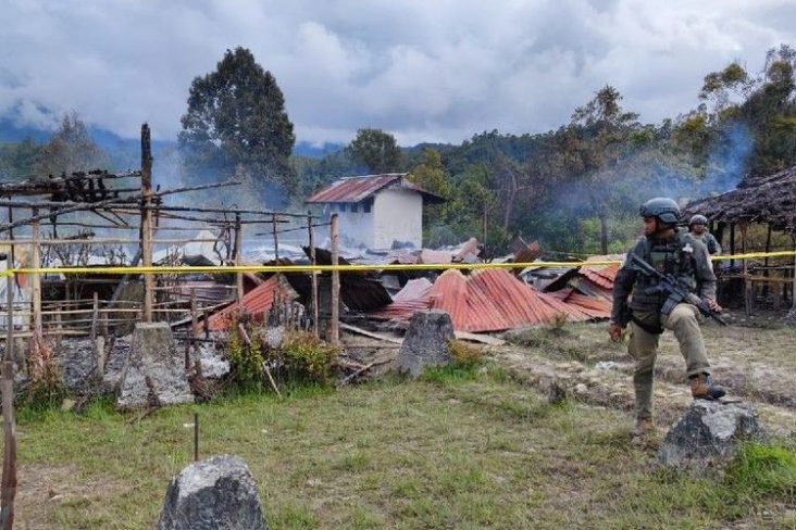 SMA Negeri 1 Oksibil, Kabupaten Pegunungan Bintang, Papua, dibakar KKB. (ANTARA/HO-Polres Pegunungan Bintang )