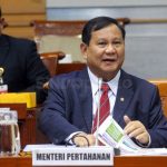 Menhan Prabowo Subianto menjelaskan perihal penjualan dua kapal perang yakni KRI Teluk Penyu 513 dan KRI Telul Mandar 514 dengan sistem lelang. FOTO/DOK.SINDOnews