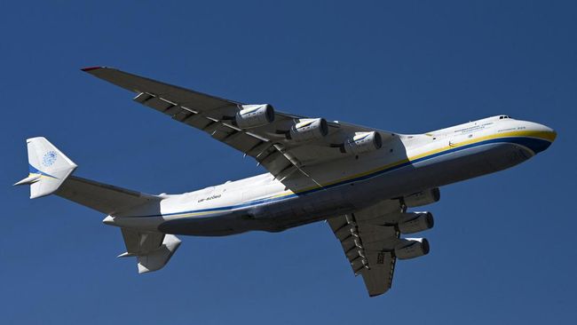 Pesawat Antonov AN-225 milik Ukraina yang merupakan pesawat terbesar di dunia dikabarkan hancur karena serangan pasukan Rusia. (AFP/GENYA SAVILOV)