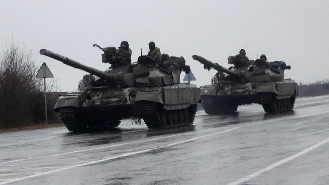 Militer Ukraina mengklaim membunuh 50 tentara Rusia yang masuk ke negaranya untuk melakukan invasi pada hari ini, Kamis (24/2). (Reuters/Carlos Barria)