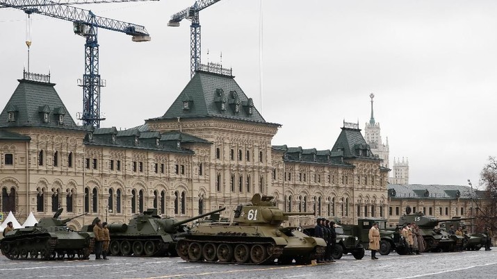 Foto: Parade Militer Russia Peringati Parade Sejarah PD2 di Moscow, Russia pada Kamis, 7 November 2019 (REUTERS/Evgenia Novozhenina)