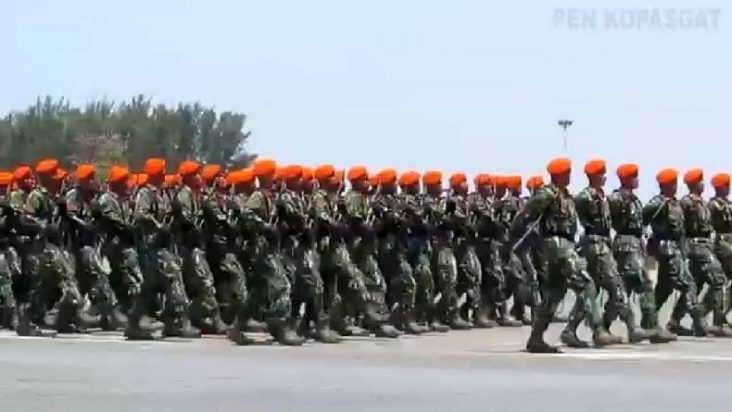 Prajurit Kopasgat TNI AU dengan baret jingga yang khas. (FOTO: Penerangan Kopasgat)