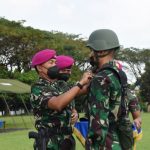 Komandan Komando Pembinaan Doktrin Pendidikan dan Latihan TNI Angkatan Laut (Kodiklatal) Letnan Jenderal TNI (Mar) Suhartono saat membuka Latihan Dasar Militer (Latsarmil) Komponen Cadangan Komcad TA 2022, di Kodikmar, Surabaya, Jawa Timur, Senin (30/5) (ANTARA/HO-Penerangan Kodiklatal)