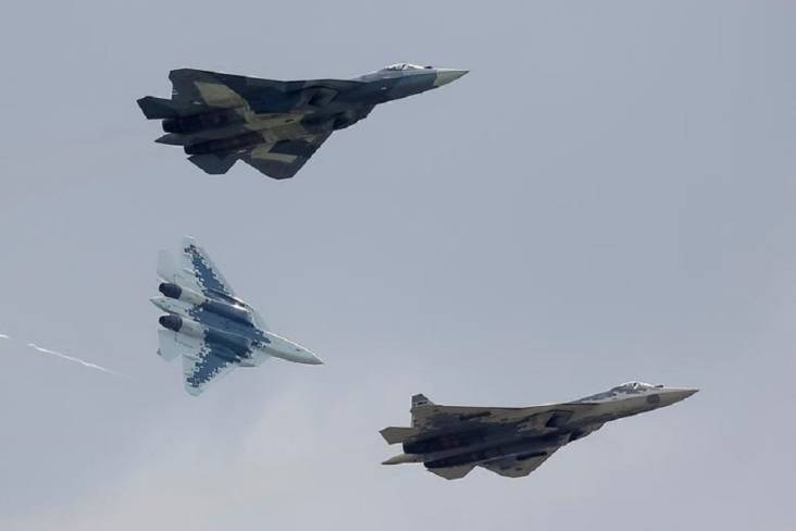 Jet tempur siluman Su-57 Rusia, pesaing F-35 AS, belum dikerahkan dalam perang di Ukraina. Foto/REUTERS/Maxim Shemetov