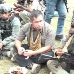 Pangkostrad, Letjen TNI Maruli Simanjuntak saat berkunjung ke perkampungan yang dahulu menjadi sarang Kelompok Kriminal Bersenjata (KKB) di Kabupaten Intan Jaya, Papua Tengah. Foto/iNews TV/Chanry Andrew Suripatty