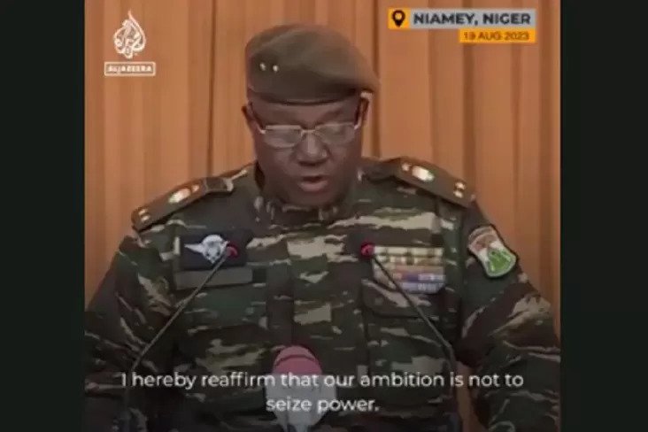 Jenderal Abdourahamane Tchiani, penguasa junta Niger, sampaikan instruksi kepada angkatan bersenjata di tengah kekhawatiran akan invasi militer ECOWAS. Foto/Screenshot Al Jazeera