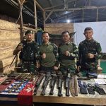 Senjata yang dirampas usai penyergapan oleh TNI di markas KKB di Kampung Aluguru, Kabupaten Nduga, Papua Pegunungan. (Istimewa)