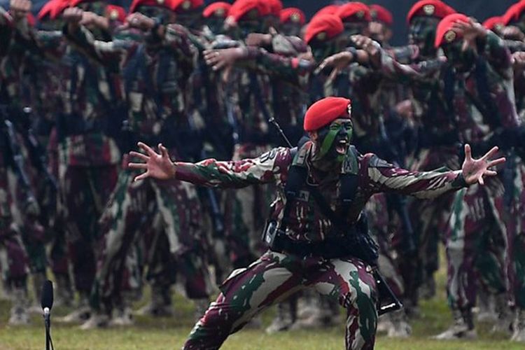 Prajurit Kopassus tengah beraksikan meningkatkan mental.(Penerangan Kopassus)