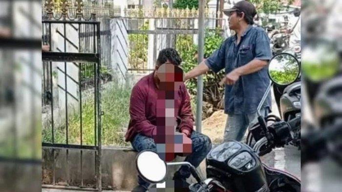 Warga untuk BPost Korban (jaket merah) pasca penganiaan di halaman parkir Wisma Amawang.