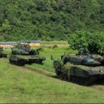 Tank Leopard 2 RI Indonesia sedang latihan manuver. Menyusul tekanan kuat dari sekutunya, Jerman tampaknya beringsut untuk menyetujui pengiriman tank tempur utama Leopard 2 berteknologi tinggi yang diharapkan Ukraina dan pendukung Barat terbesarnya mampu meningkatkan perlawanan Kiev melawan Rusia. (Sumber: TNI AD)