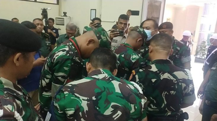 3 Oknum Prajurit TNI AD di ruang sidang Pengadilan Militer II-08