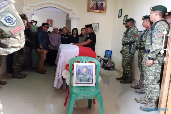 Suasana rumah duka Praka Yipsan Ladou di di Kampung Glodogan, Kelurahan Harjosari, Kecamatan Bawen Kabupaten Semarang Jawa Tengah Senin (27/11/2023) siang. (Solopos.com/Hawin Alaina)