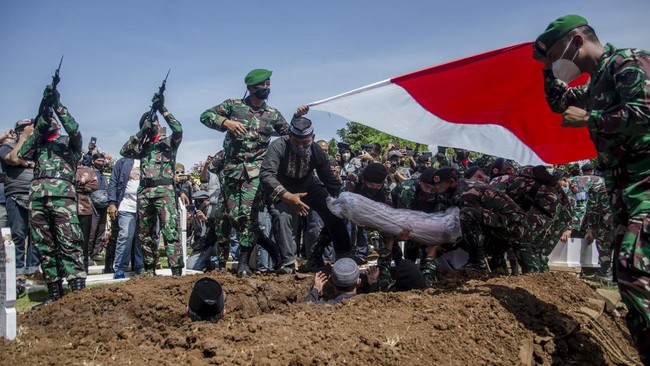 Ilustrasi. Empat personel TNI gugur akibat kontak senjata dengan Kelompok Kriminal Bersenjata (KKB) di Nduga, Papua Pegunungan. (ANTARA FOTO/NOVRIAN ARBI)