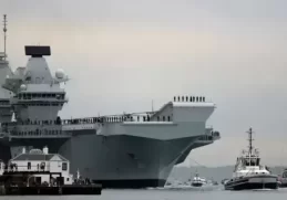 Kapal Induk Inggris HMS Queen Elizabeth senilai Rp69,8 triliun dilanda kebakaran kecil. Foto/REUTERS